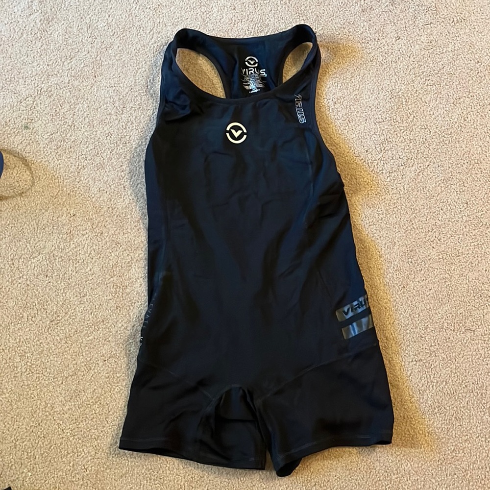 Virus Performance Singlet